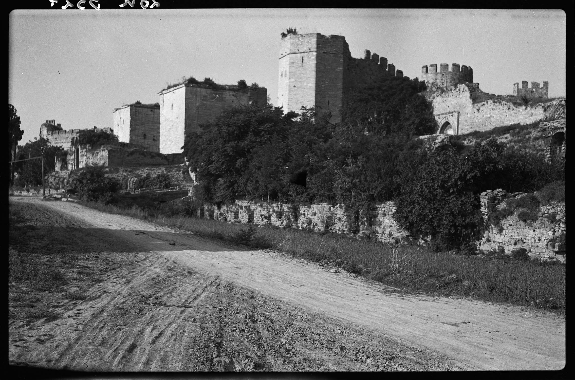 Vue extérieure du château, à l’ouest